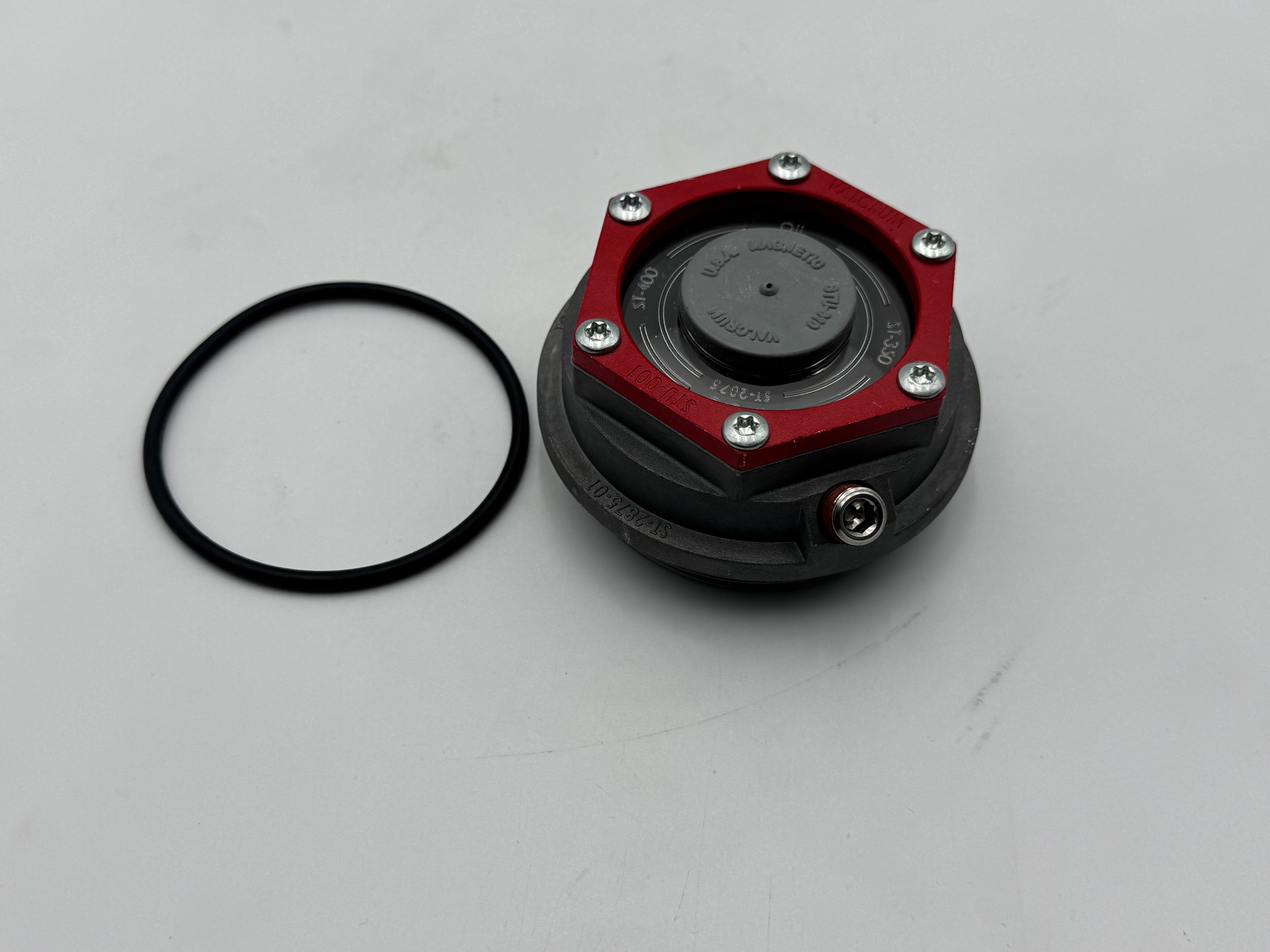 OIL008 - LIPPERT 8K OIL CAP WITH OIL RING AND CENTER PLUG  ST-2875-01