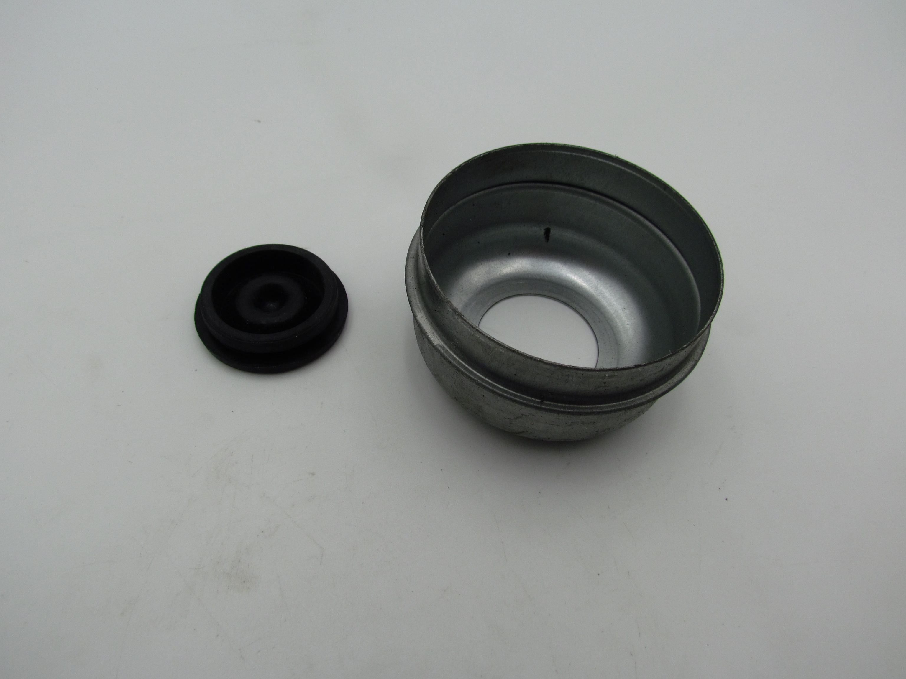 DUS001 - DUST CAP FOR 35K AXLE WITH CENTER RUBBER PLUG - Image 3
