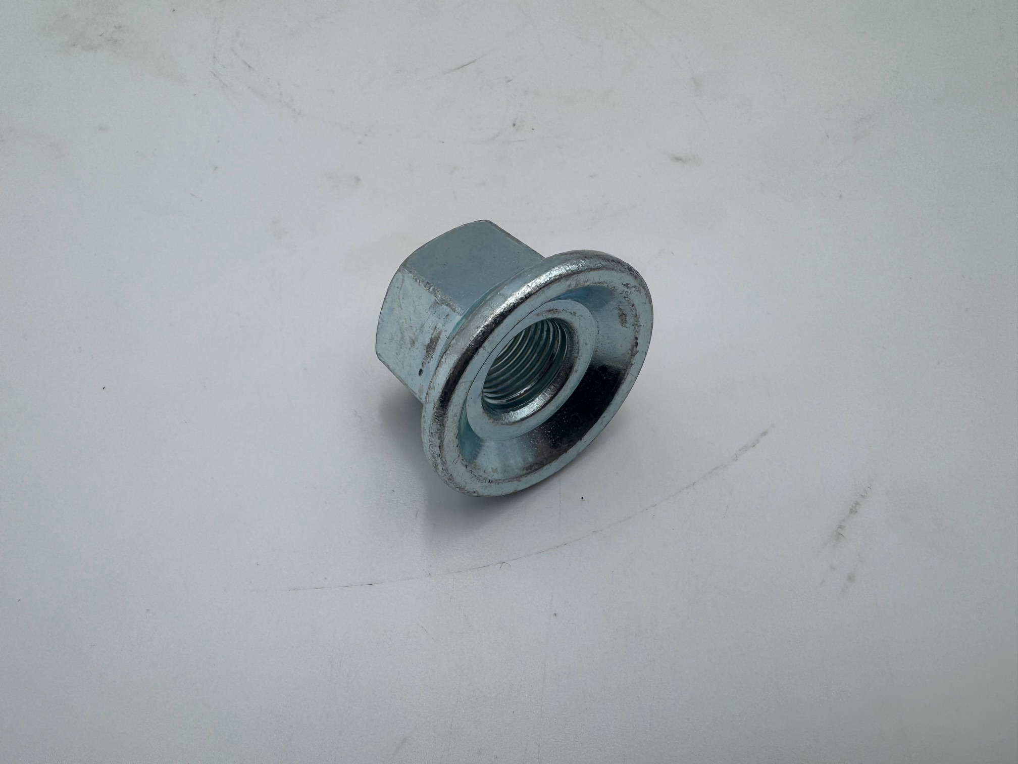 LUG004 - SWIVEL FLANGE LUG NUT 5/8" - Image 2