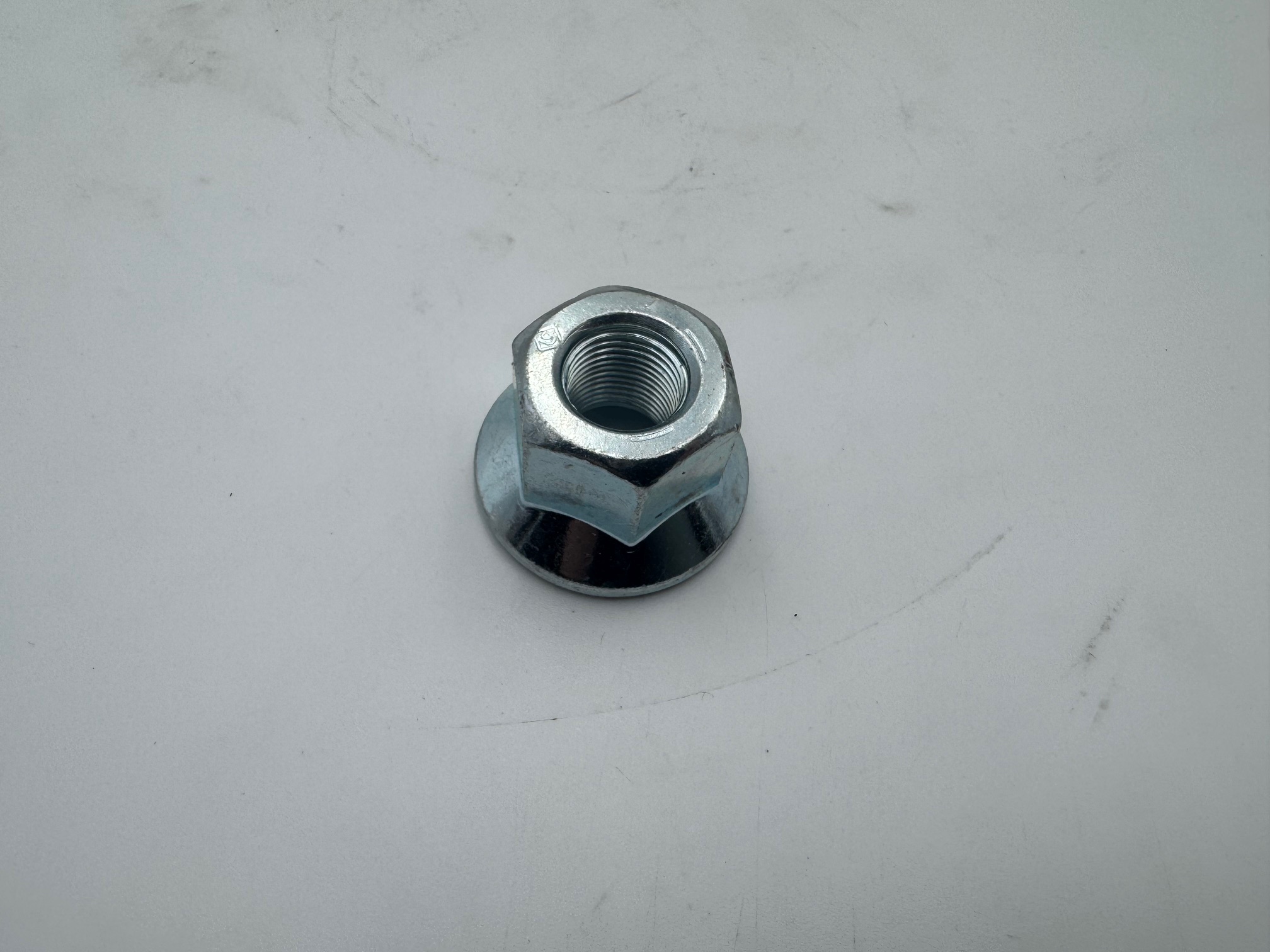 LUG004 - SWIVEL FLANGE LUG NUT 5/8"