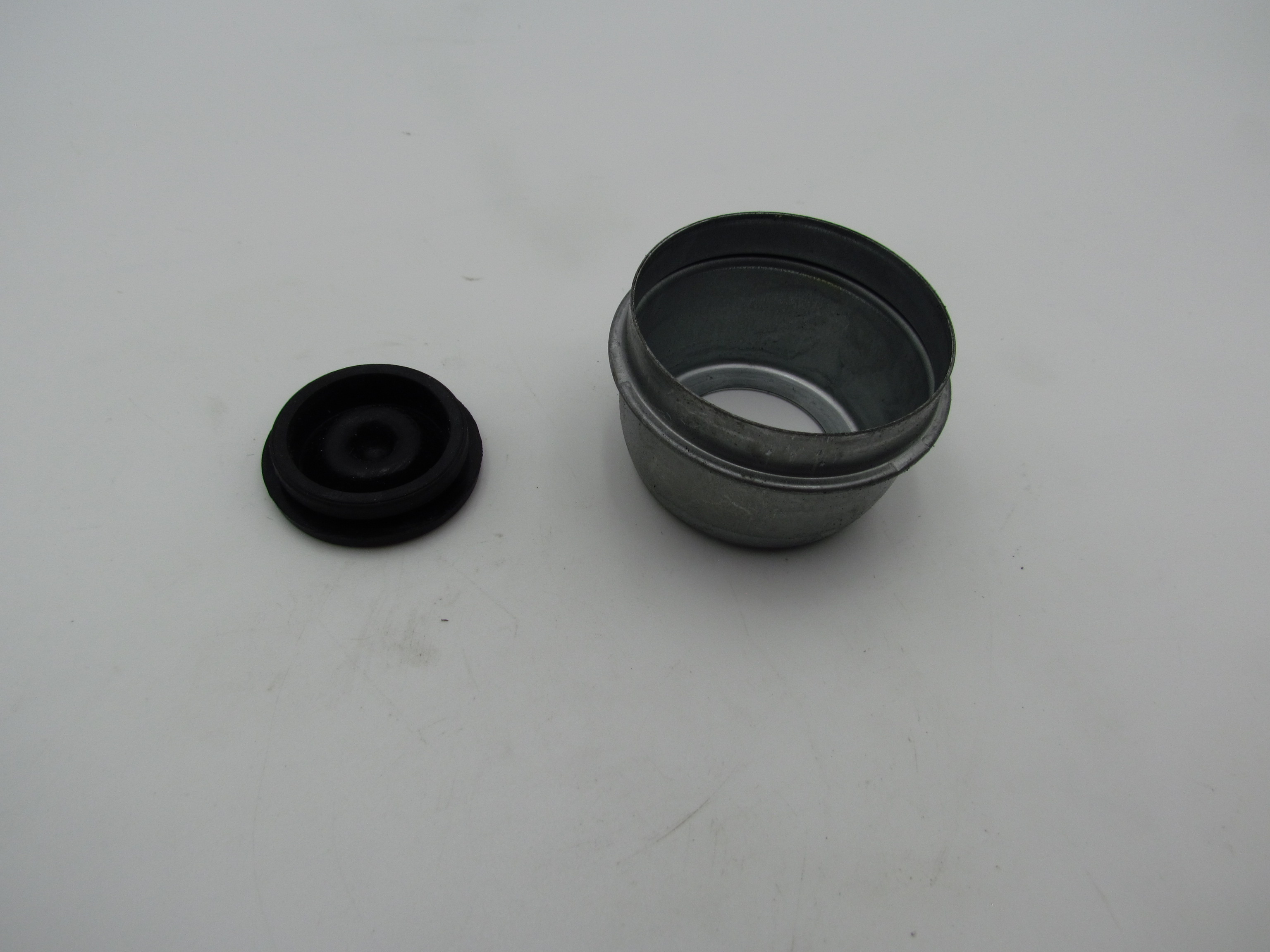 DUS001 - DUST CAP FOR 35K AXLE WITH CENTER RUBBER PLUG - Image 2