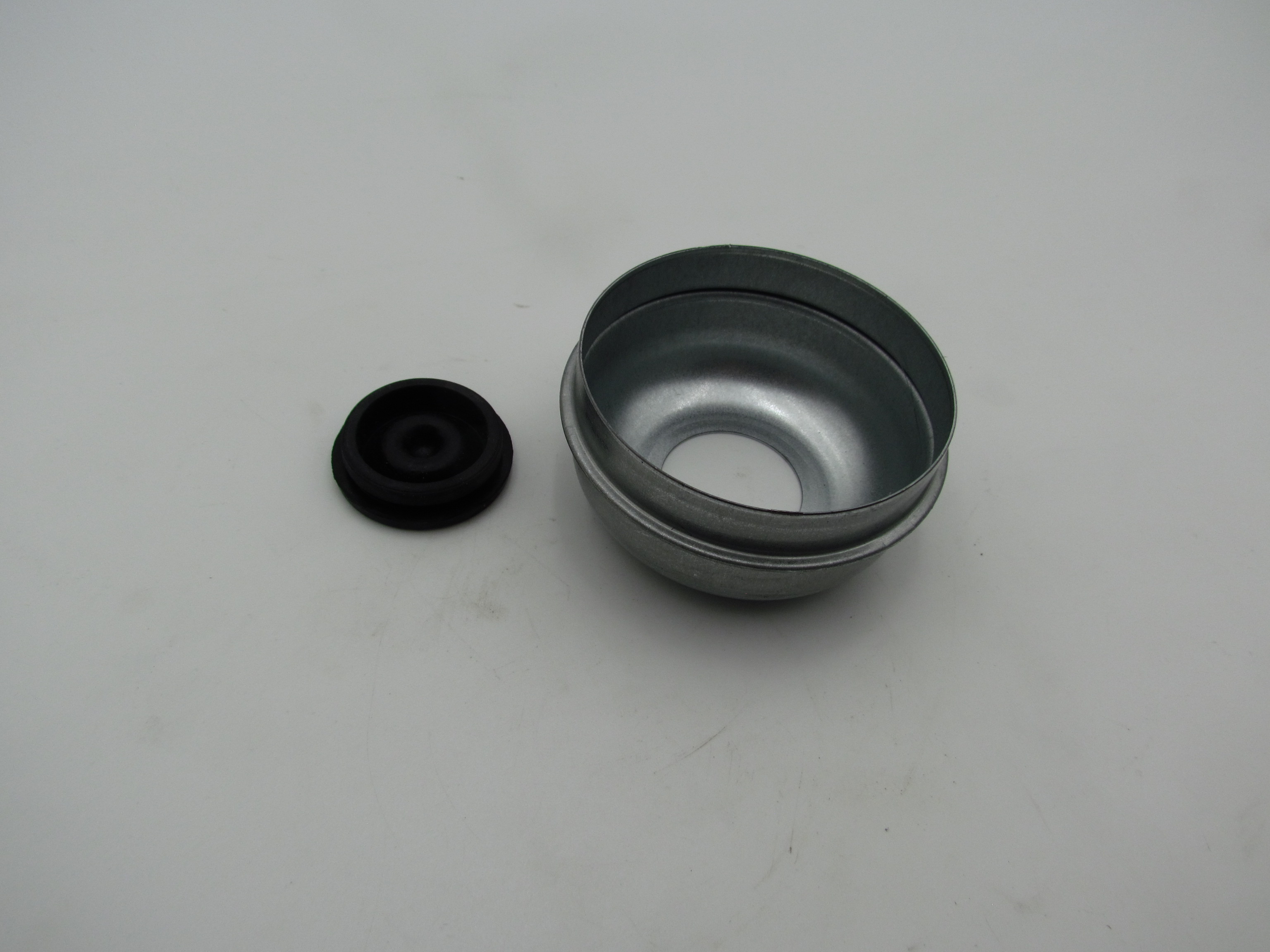 DUS002 - DUST CAP FOR 52K & 6K AXLE WITH CENTER RUBBER PLUG - Image 2